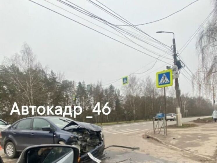 В Курске в ДТП при повороте на улицу Крюкова ранена 21-летняя девушка-водитель