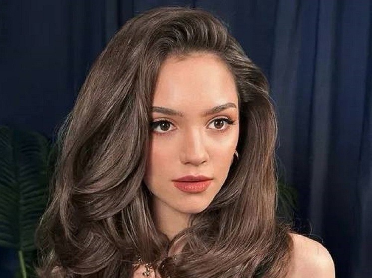 Российская фигуристка-одиночница Евгения Медведева празднует 26-й день рождения. Двукратный серебряный призёр Олимпийских игр 2018 года, двукратная чемпионка мира (2016, 2017), двукратная чемпионка Европы (2016, 2017), двукратная чемпионка России (2016, 2017) показала, какой она была до начала спортивной карьеры.