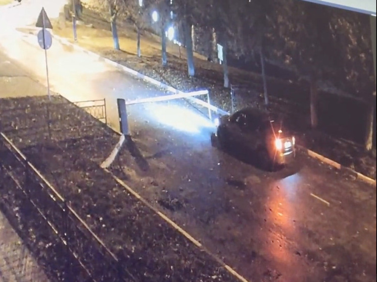 Ночной погром на Набережной: неизвестные вандалы сломали шлагбаум у «Усадьбы Асеевых»