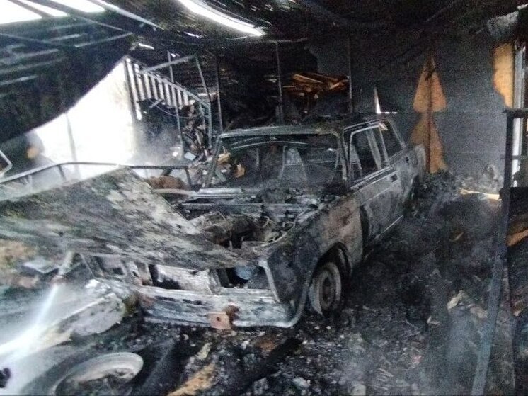 Костромские пожары: в поселке Ветлужский сгорел гараж с автомобилем