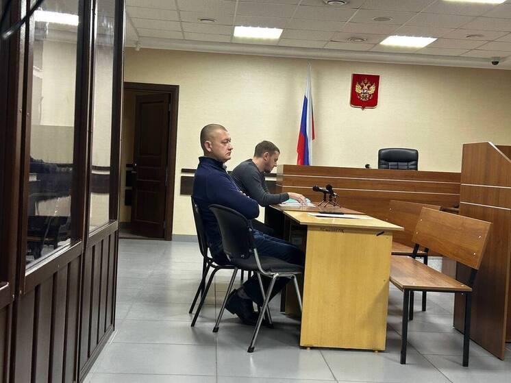 В Центральном районном суде Барнаула 19 ноября должно было начаться судебное следствие по делу барнаульского бизнесмена Евгения Клейнатовского, которому вменяют 88 эпизодов мошенничества, а также два «пункта» привлечения денежных средств дольщиков долгостроя на Партизанской, 76