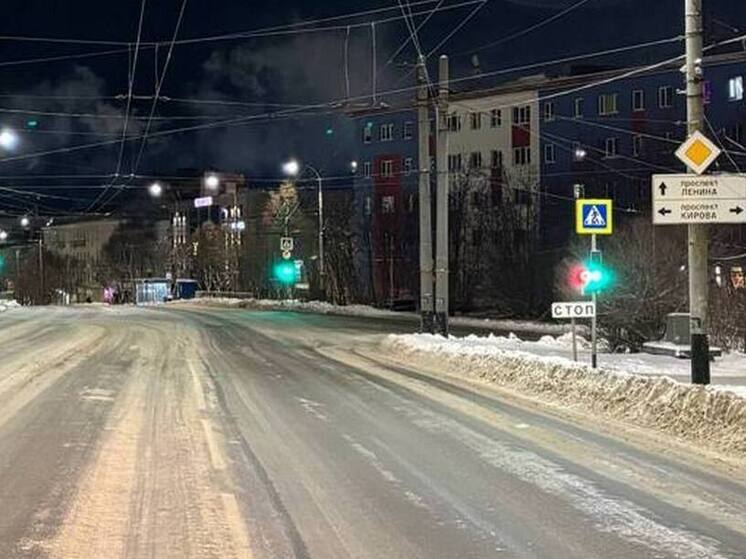 Девочку госпитализировали после ДТП на регулируемом перекрестке в Мурманске