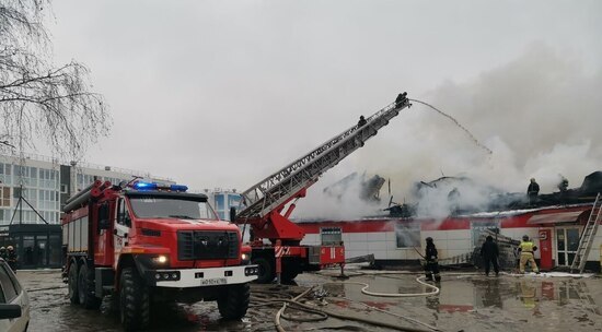 Огнеборцы МЧС Югры ликвидируют возгорание в Сургуте