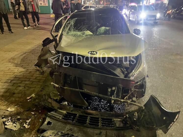 В Махачкале девушка погибла в результате столкновения машины с опорой ЛЭП