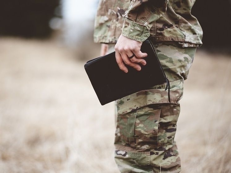 На срочную службу из Магадана отправились еще 15 новобранцев