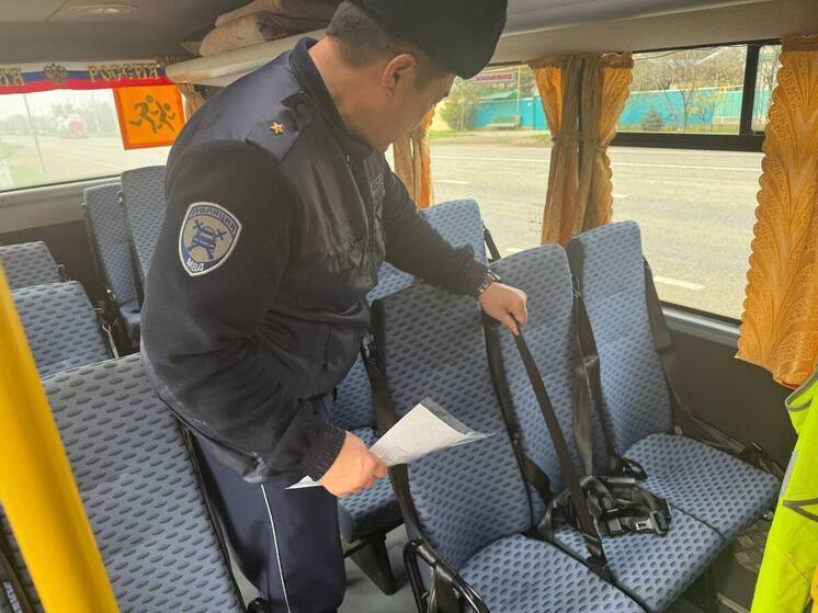 В Калмыкии проверили школьные автобусы