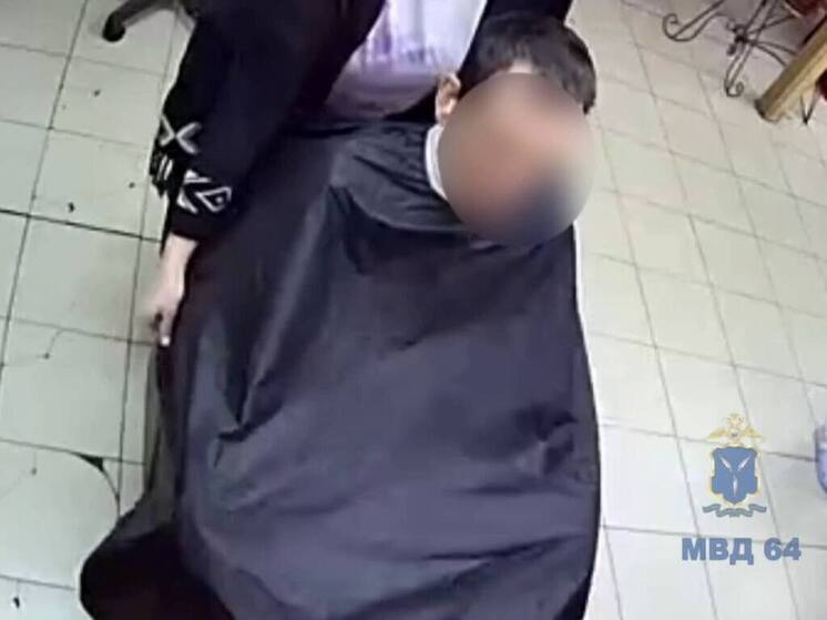 В Саратове местный житель постригся за счет другого человека