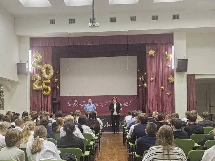 В Киришском лицее прокурор провел школьникам занятие по профилактике буллинга