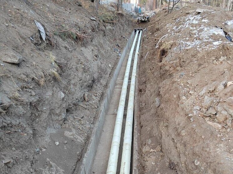 Обновленные сети теплоснабжения в Саяногорске укутывают перед зимой