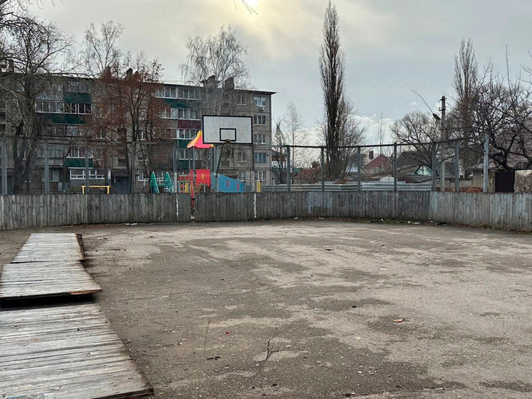 Хоккейная площадка в Липецке ждет обновления