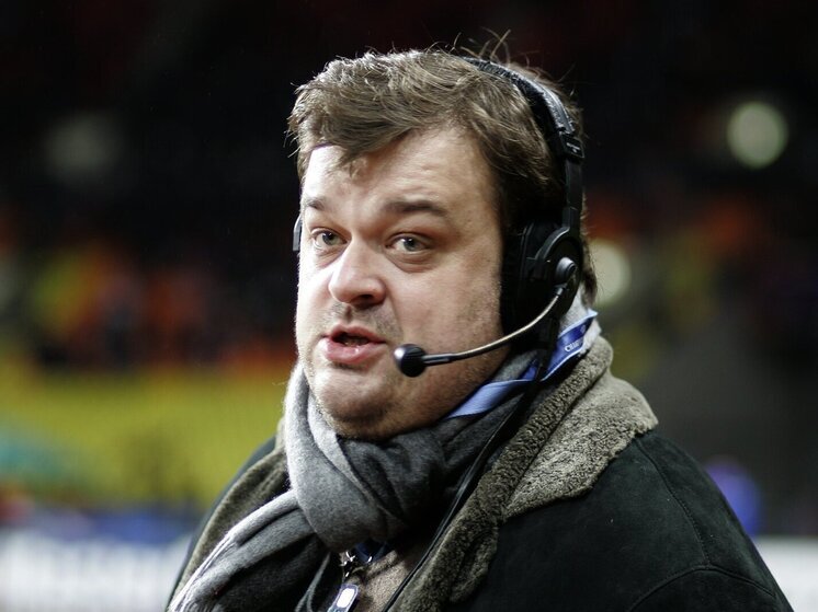 Памятник Василию Уткину украсили цитатами из его репортажей