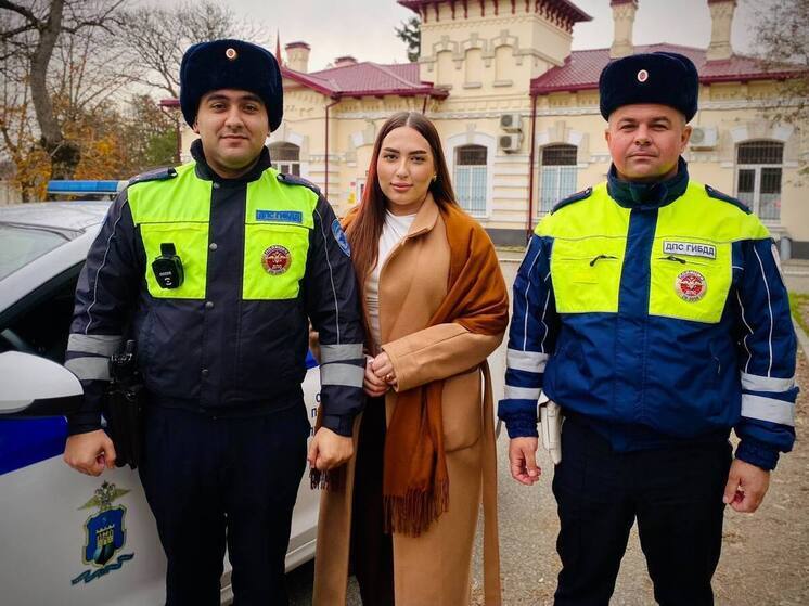 Сотрудники ГИБДД в Железноводске помогли автолюбительнице с севшим аккумулятором