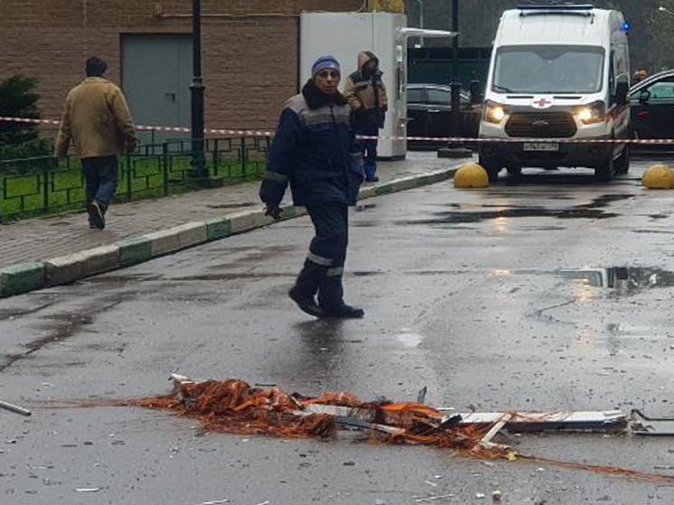 На Кубани из-за падения обломков дронов повреждены 17 жилых домов и два магазина