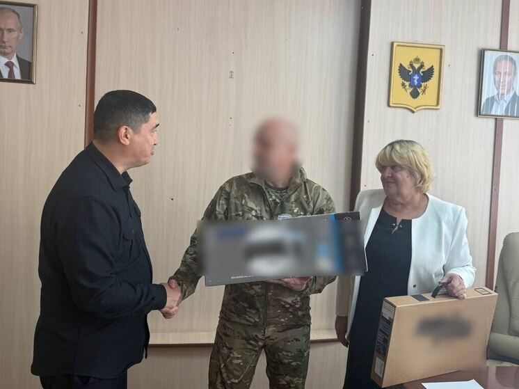 Херсонским бойцам передали оргтехнику и средства связи