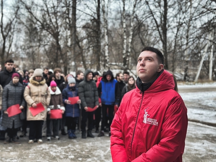 В Костроме прошел массовый флешмоб «УЧИМСЯ, ЖИВЕМ, ПОБЕЖДАЕМ!»