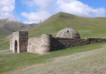 Международная команда археологов, используя лидарные технологии и традиционные раскопки, обнаружила в высокогорных районах Узбекистана огромный городской комплекс площадью 1,21 гектара, который может быть легендарным Железным городом Марсманда — центром металлургии Великого Шелкового пути, упомянутым в арабских хрониках 10-го века