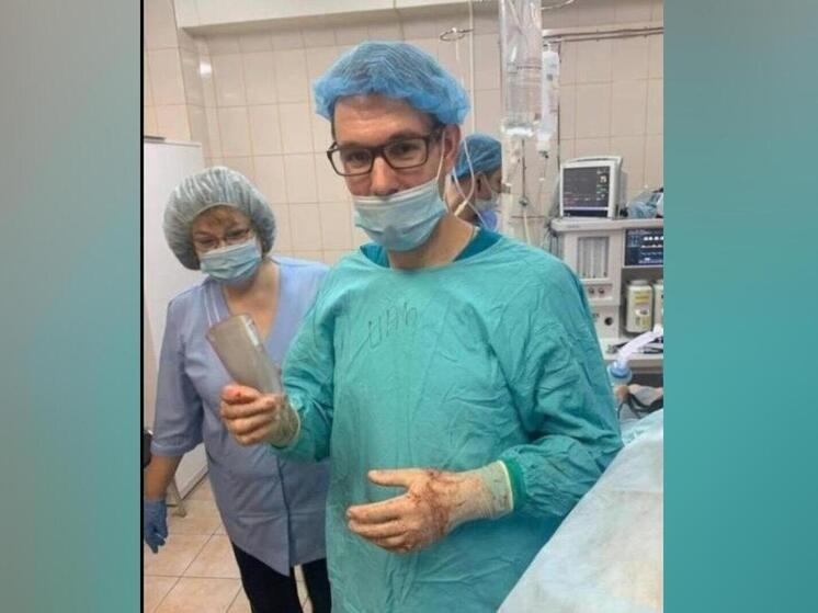 Специалисты достали из прямой кишки небывалый предмет без единого размера