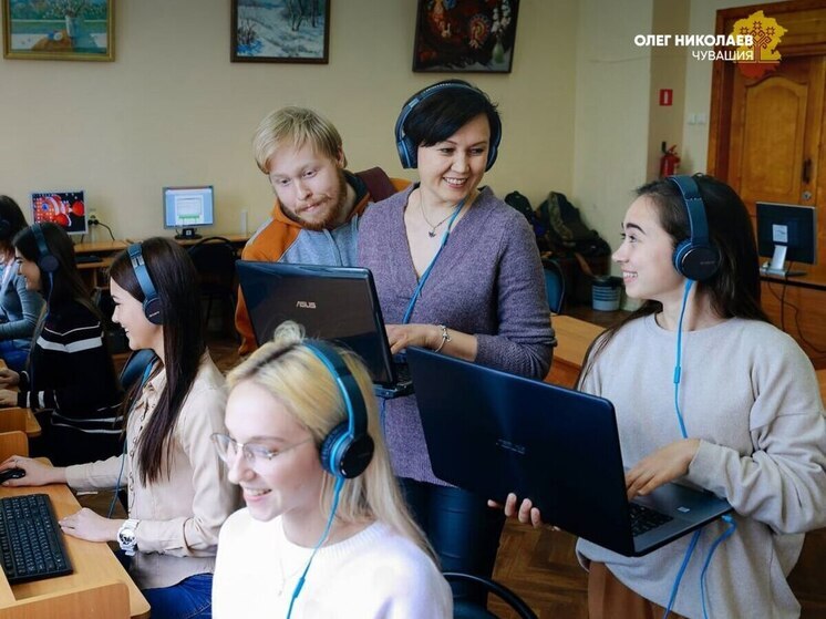 Глава Чувашии поздравил преподавателей вузов с профессиональным праздником