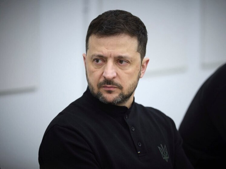 Владимир Зеленский, оказавшийся в беспрецедентном политическом кризисе, может пойти на радикальные шаги для сохранения власти, включая переговоры с Москвой