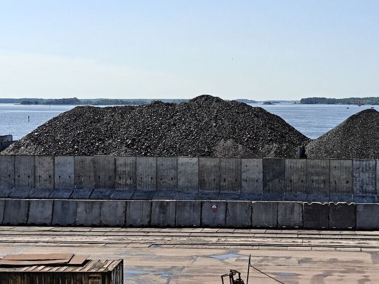 Ученики в Пятидорожном будут греться у угольной котельной еще не одну зиму