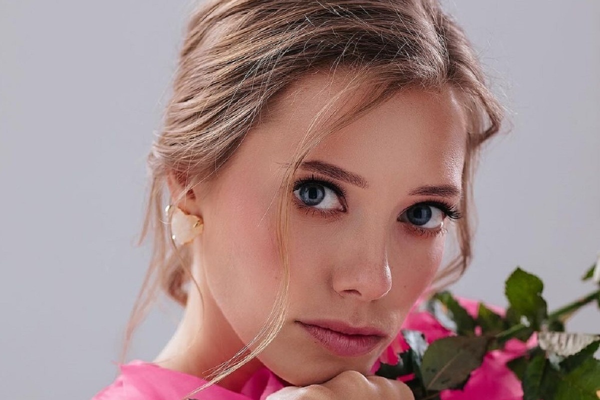 «Круэлла?»: Бирюкова вышла на улицу c тремя красавцами далматинцами