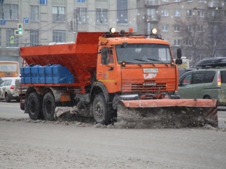 В Новосибирске повысили зарплаты дорожникам и водителям спецтехники в рамках подготовки к зиме