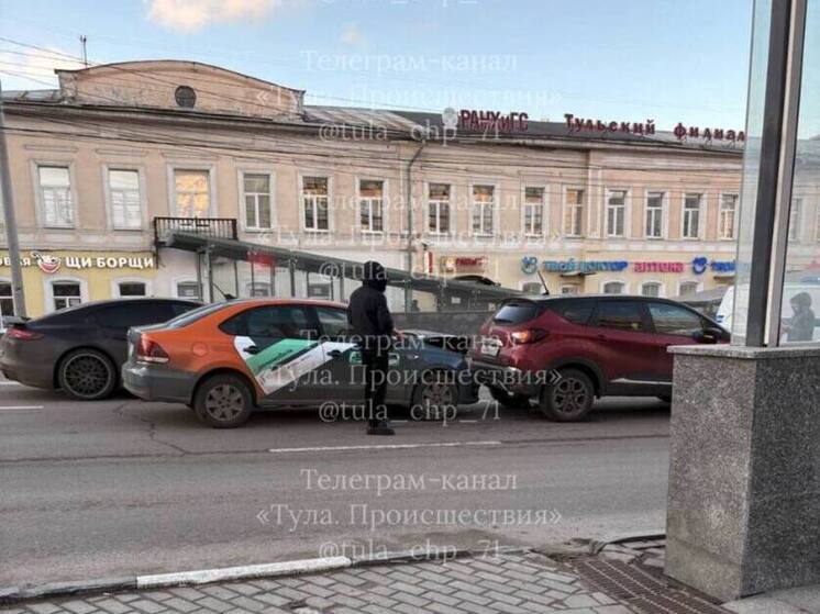 Автомобиль каршеринга устроил ДТП на проспекте Ленина в Туле