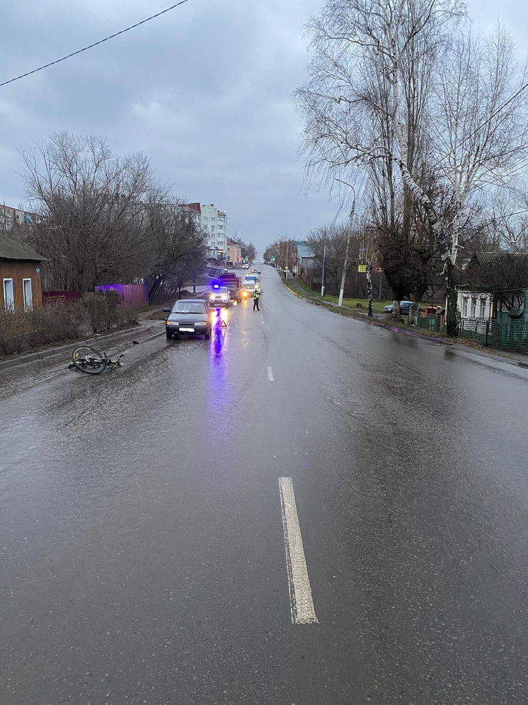 В Ливнах на улице Пушкина автомобилист сбил пожилого велосипедиста