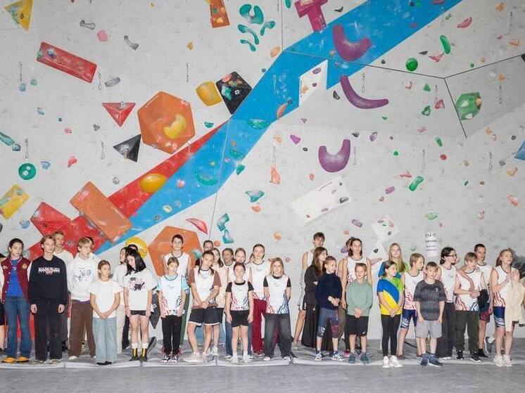 В Апатитах наградили победителей региональных соревнований по скалолазанию