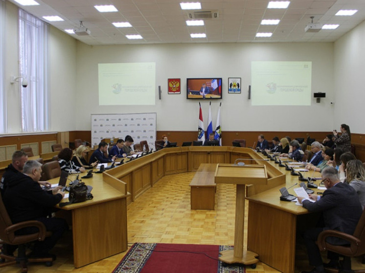 В Великом Новгороде 18 ноября состоялось заседание общественной комиссии по контролю координации и реализации муниципальных программ, направленных на формирование современной городской среды