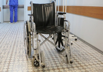 22-летний петербуржец Артемий Авдеев, у которого отнялись ноги после бесконтрольного употребления энергетических напитков, уже полгода проходит лечение в больнице. Впереди молодого человека ждет выписка из стационара. Затем долгая реабилитация.

Сейчас Артемий передвигается на инвалидной коляске, мучается от сильной одышки, ему тяжело говорить, он с трудом шевелит руками. У семьи нет средств на дальнейшее лечение, тренажёры и специальный уход.