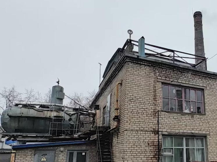 Украина «выбила» с помощью дронов сразу две ТЭС в ДНР — Зуевскую и Старобешевскую, что повлекло за собой аварийные отключения энерго- и теплоснабжения, мобильной связи, частично Интернета, а в глобальном плане — введение в республике режима чрезвычайной ситуации