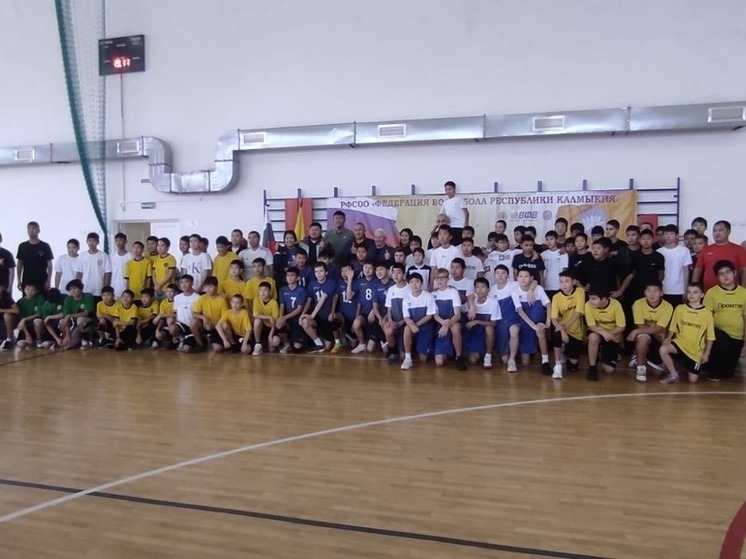 В Элисте выявят лучших волейболистов среди школьных команд