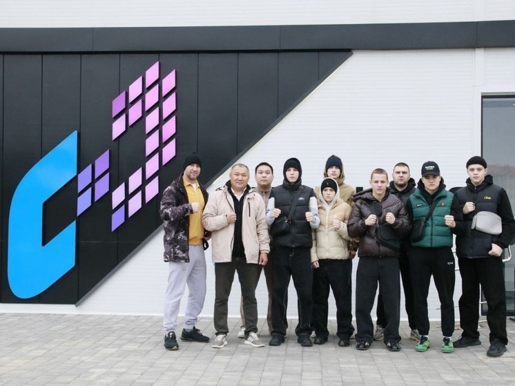 Юные боксеры из Антрацита открыли для себя мир фиджитал-спорта в Элисте