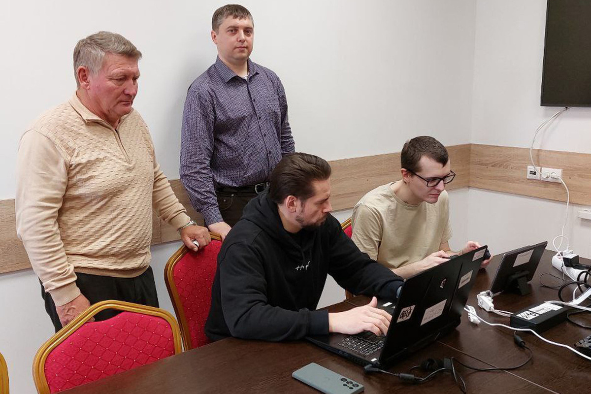 И на Луне будут коптеры летать: сотрудники ЦПК отработали управление «птичками»