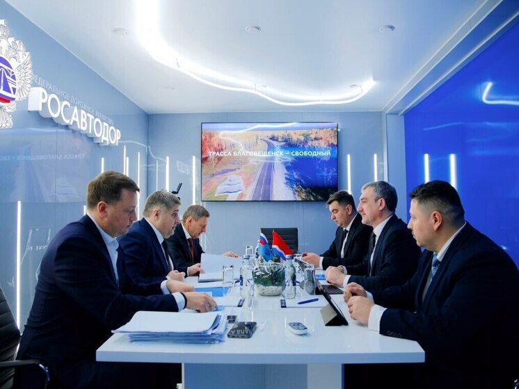 Развитие дорожной сети Приамурья обсудили губернатор Василий Орлов и глава Росавтодора