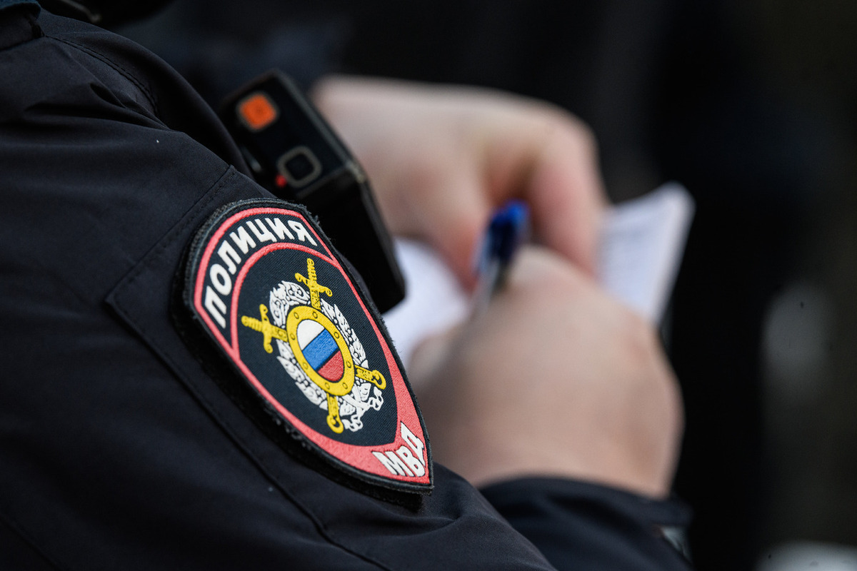 В Анапе толпа подростков унижает девочку