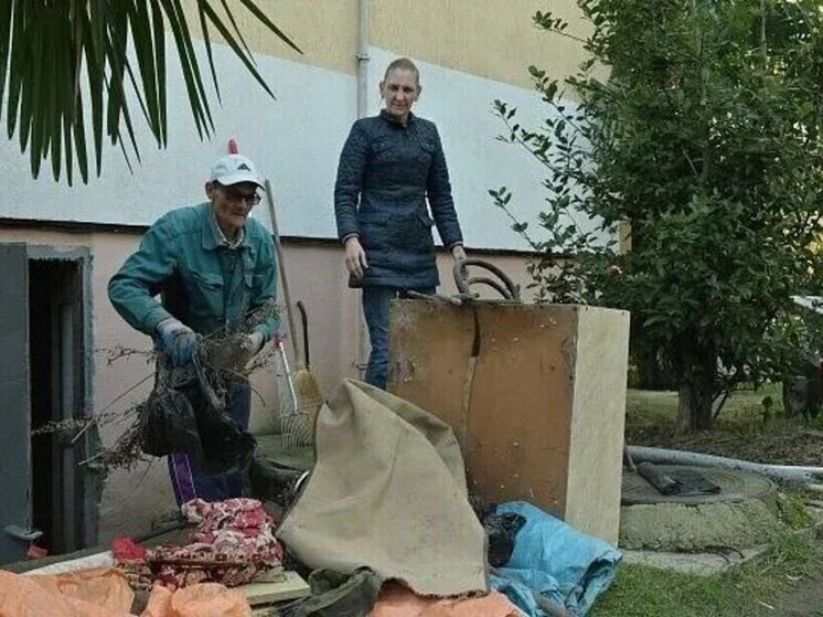 В Сочи продолжаются работы по расчистке подвалов многоэтажек