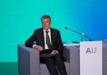 На конференции AI Journey-2025 Герман Греф объяснил, как ИИ помогает выявлять неэффективные проекты, почему рынок IT-специалистов не ждет «лопнувший пузырь» и зачем крупнейший банк страны вкладывает сотни миллиардов в искусственный интеллект