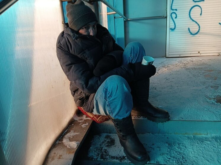 Он приехал в Бурятию за длинным рублем, лишился пальцев и семьи, а церковь, давшая ему кров, помогла уехать домой. 