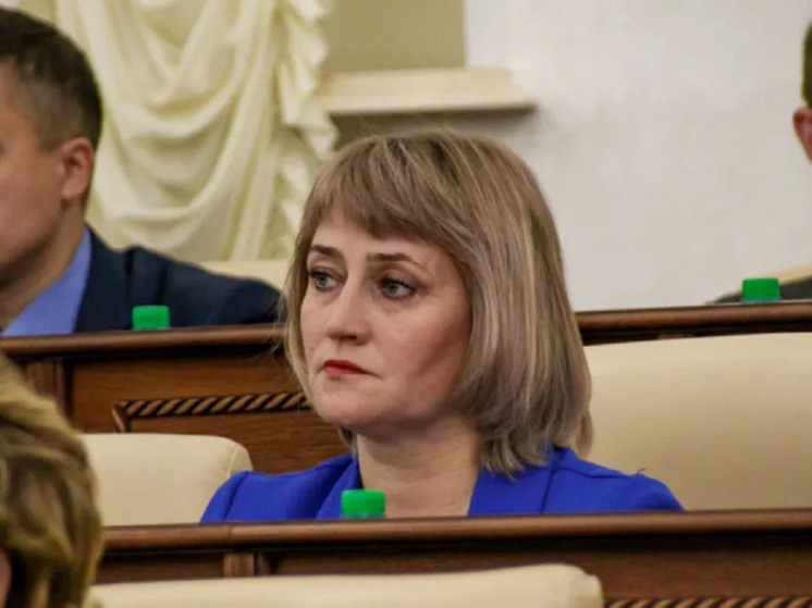 Силовики нагрянули с обысками к депутату АКЗС от КПРФ Клюшниковой