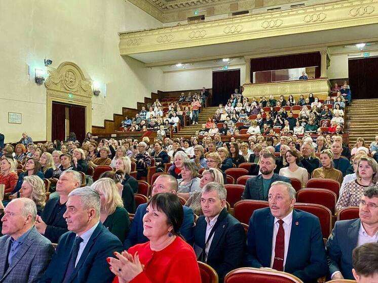 Мэр Новосибирска обсудил с жителями благоустройство районов и планы по ремонту соцобъектов