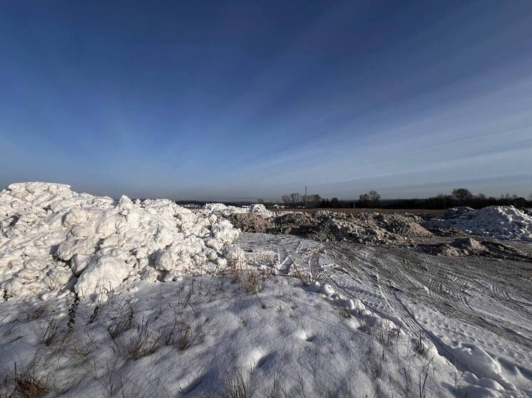 Житель Кемерово выразил негодование по поводу несанкционированного складирования отходов и снега в черте города