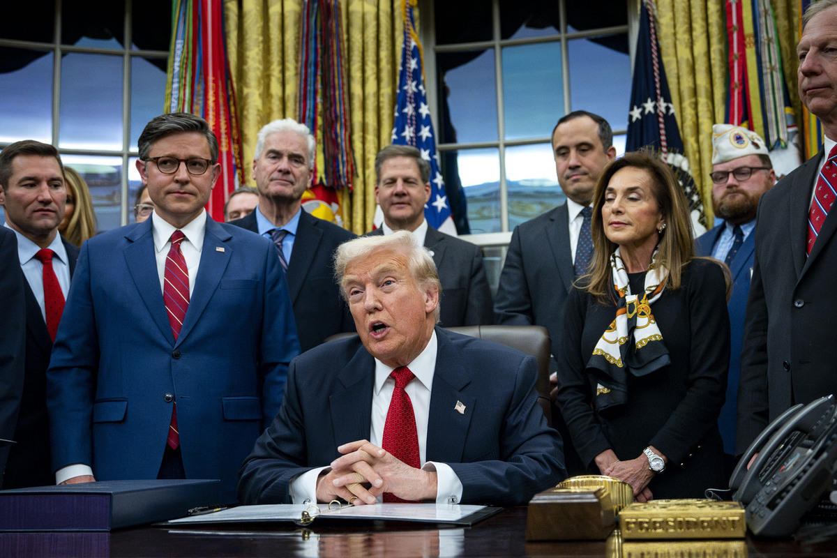 Трамп заявил о связи Клинтона с Эпштейном