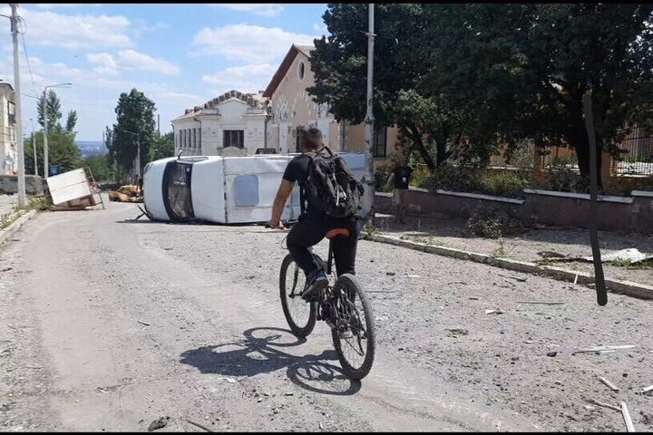 В Херсонской области автомобиль ТЦК при задержании сбил велосипедиста с ребенком