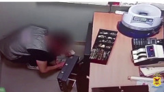 Сотрудник магазина похитил более 2,3 млн рублей из сейфа в Чите. Видео