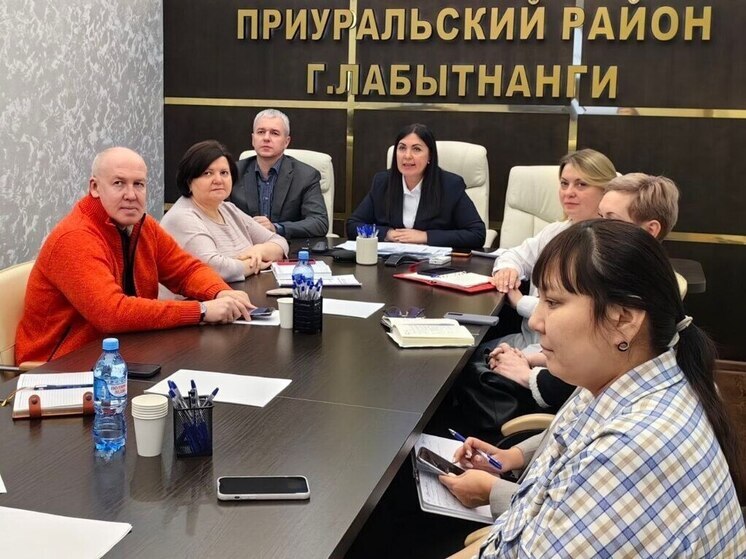 В Приуральском районе обсудили помощь подшефным территориям ДНР после объединения с Лабытнанги