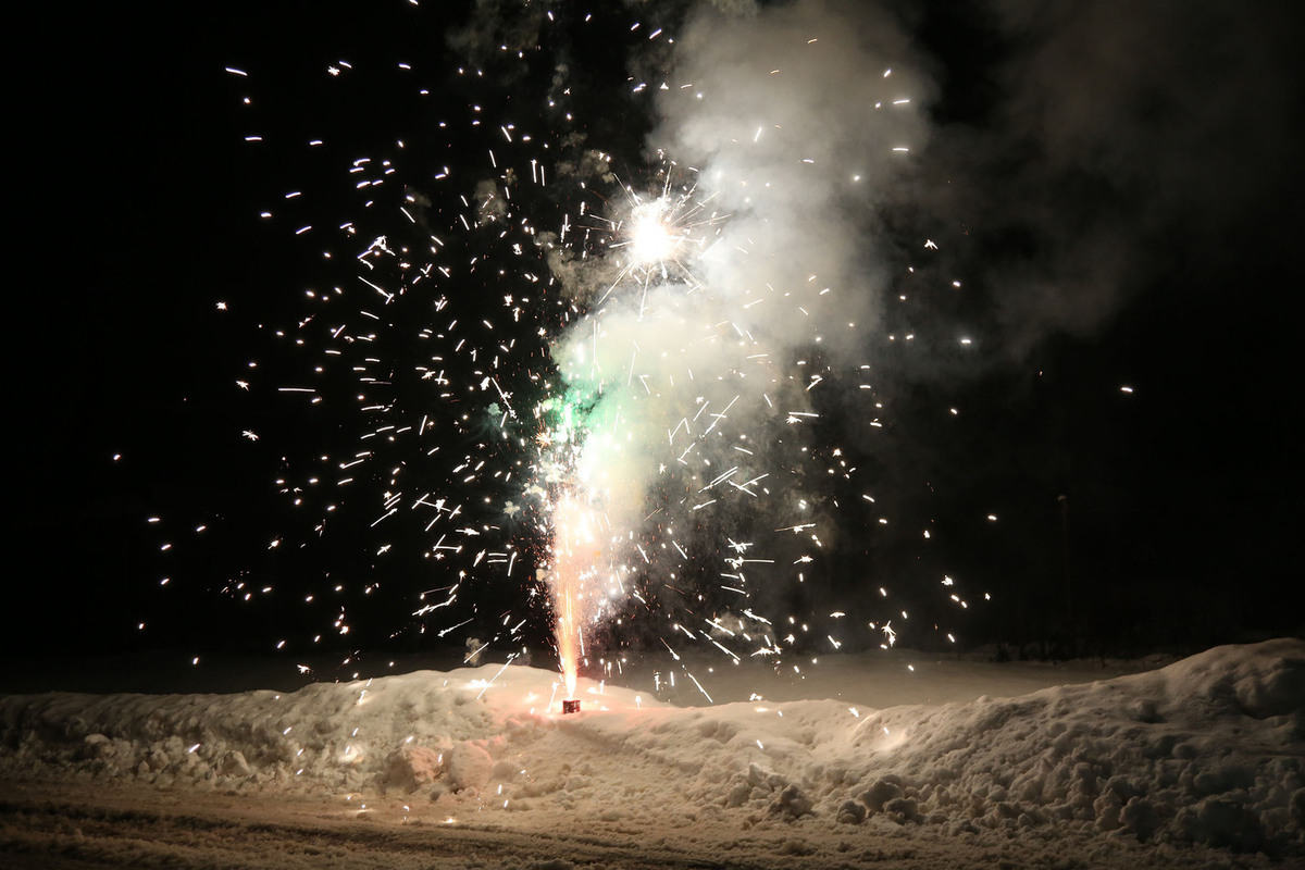 Россиянам напомнили о штрафах за последствия от фейерверков и салютов