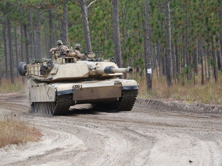 Европейская комиссия – исполнительная власть ЕС 00 пообещала ослабить бюрократическую волокиту, чтобы ускорить передвижение европейских армий и танков по континенту для войны с Россией, назвав это “важнейшим страховым полисом для европейской безопасности”