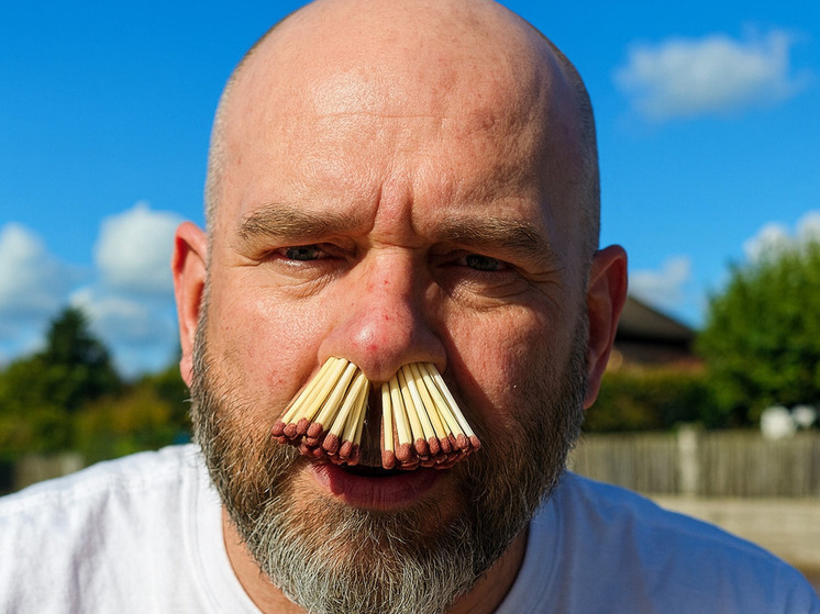 Швед побил рекорд Гиннесса, вставив в нос 81 спичку — на 13 больше предыдущего